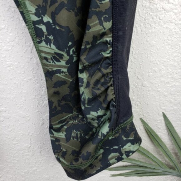 Lululemon Stop At Nothing Crop Desert Olive Camo size 4 - Picture 11 of 16